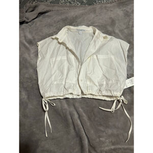 Women's AND NOW THIS cropped White Button Down Shirt